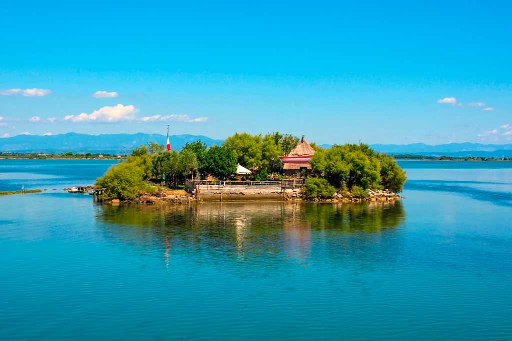 friuli-venezia-giulia-laguna-marano-casone