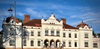 Lituania, il fascino delle piccole città Il maniero di Rokiskis una delle piccole città della Lituania