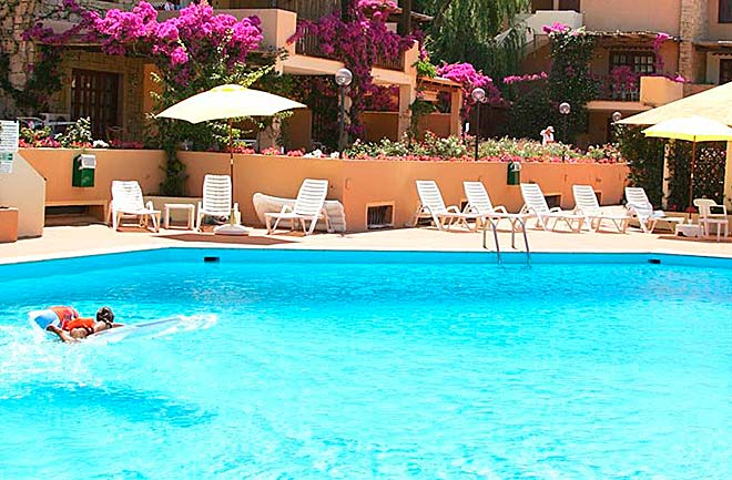piscina_Residence_Bouganvillae_bambini