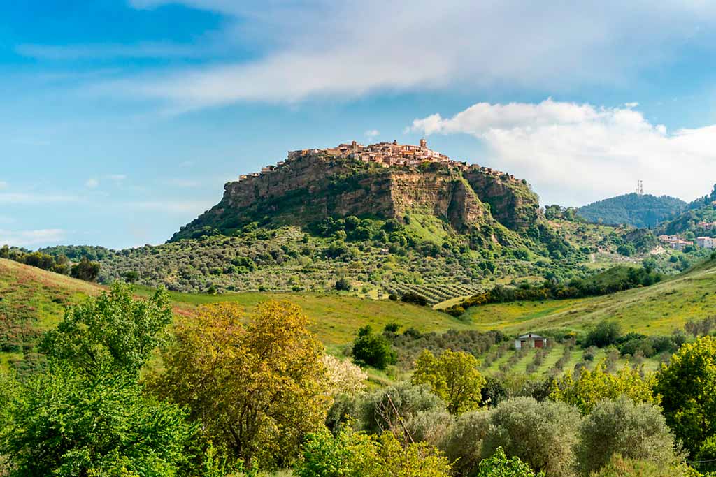 santa-severina-borgo-calabria