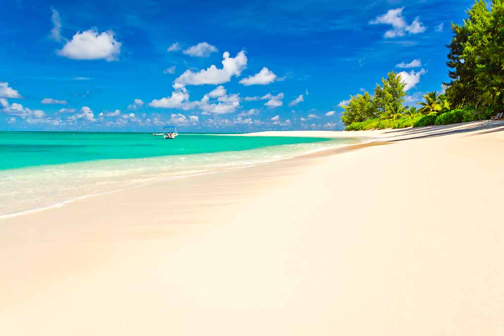 seychelles-denis-island-Virgin-beach