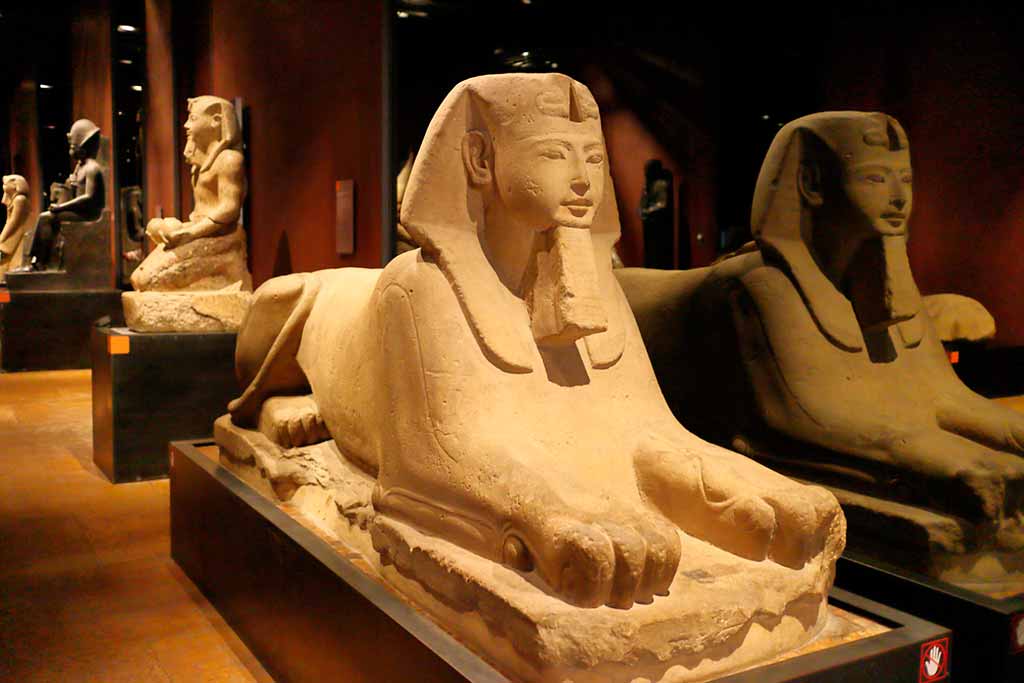 torino-museo-egizio-statue