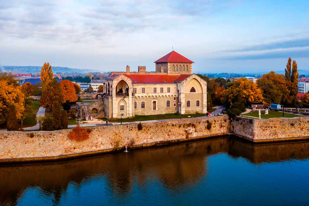 ungheria-castello-Esterházy-Tata