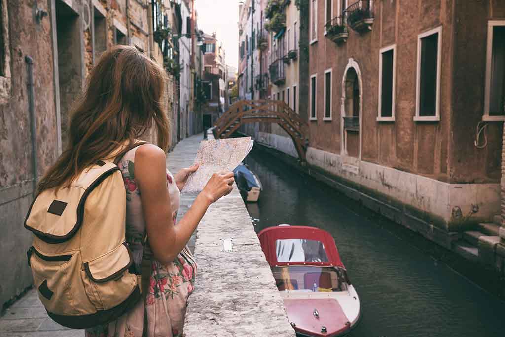 Scoprire i caratteristici canali di Venezia, in Italia perfetta per le nomadi digitali