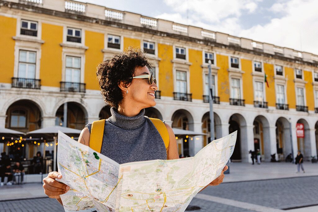 Sicurezza, vivacità culturale e costi accessibili: le parole d'ordine a Lisbona, una delle mete preferite per viaggiare da soli nel 2025